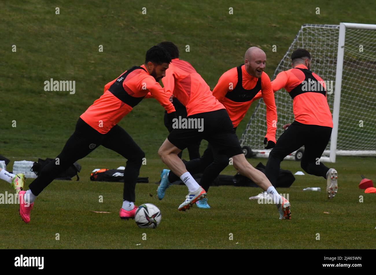 Oriam Sports Center Edinburgh.Scotland.UK.12th avril 22 Journée des cœurs pour la coupe écossaise demi-finale contre Hibernian . Hearts Liam Boyce (2nd à droite)session d'entraînement crédit: eric mccowat/Alay Live News Banque D'Images