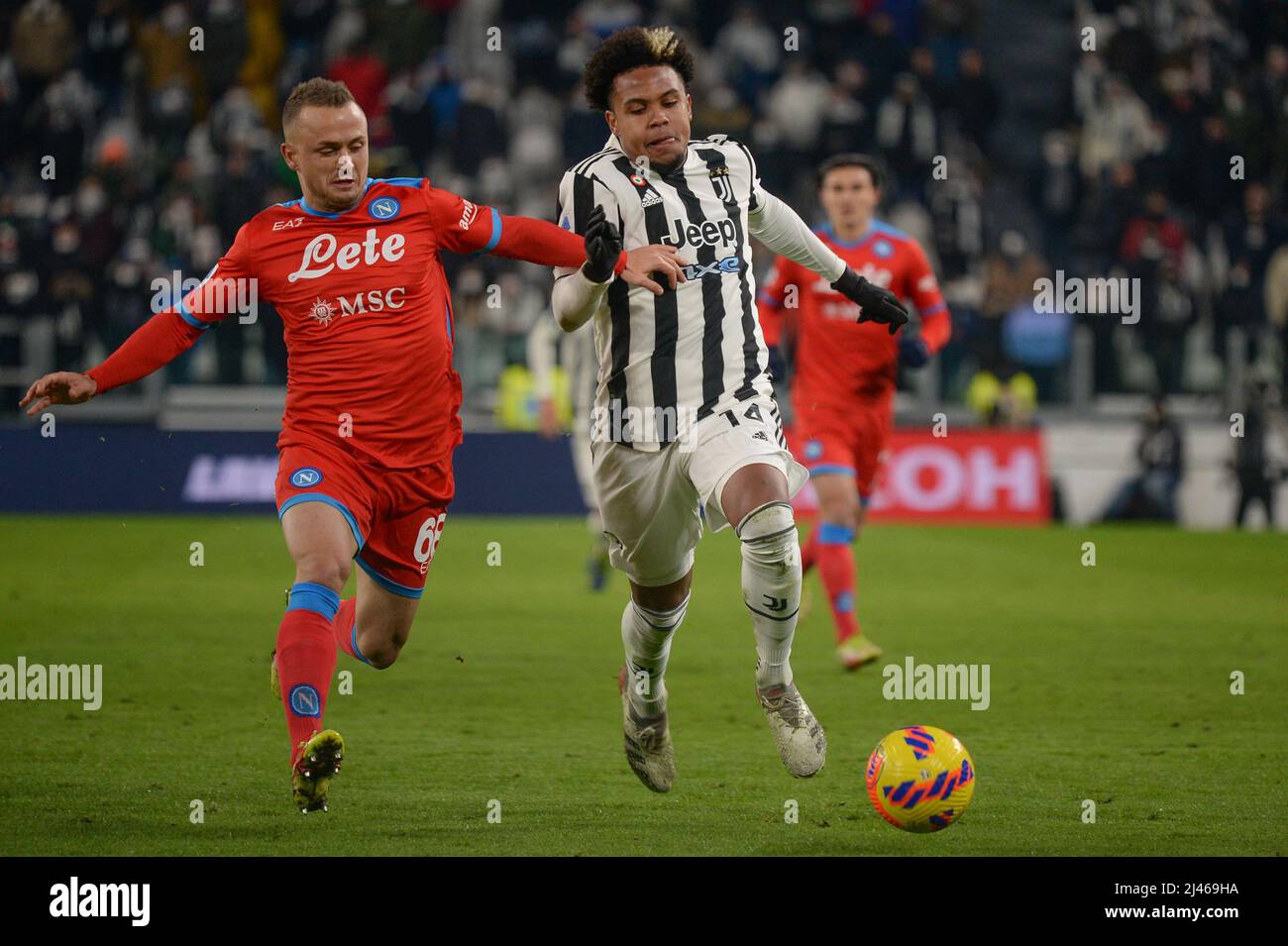 Weston Mckennie de Juventus FC et Stanislav Lobotka de SSC Napoli lors du match de football Serie A entre Juventus FC et SSC Napoli, à Allianz St Banque D'Images