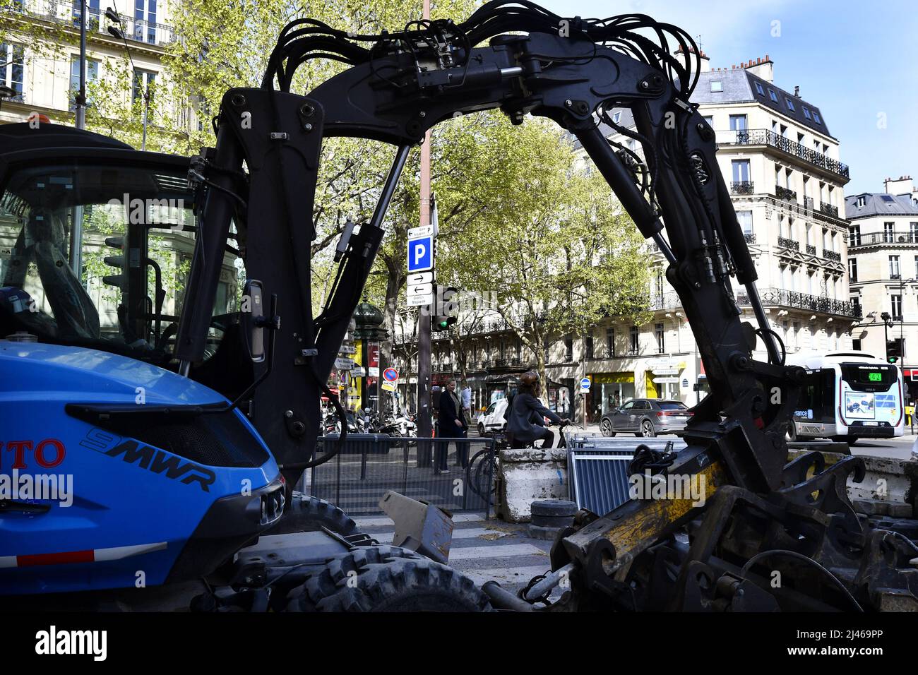 Engins de chantier dans la rue - Saccage Paris - Paris - France Banque D'Images