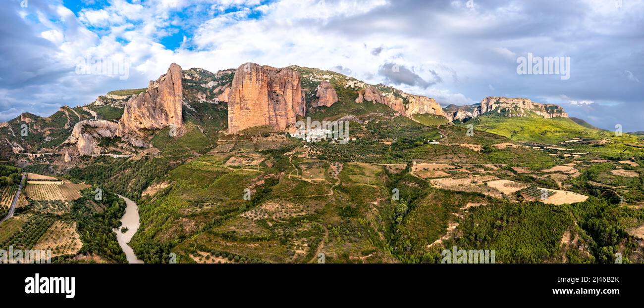 Mallos de Riglos, conglomérat de formations rocheuses à Huesca, Espagne Banque D'Images