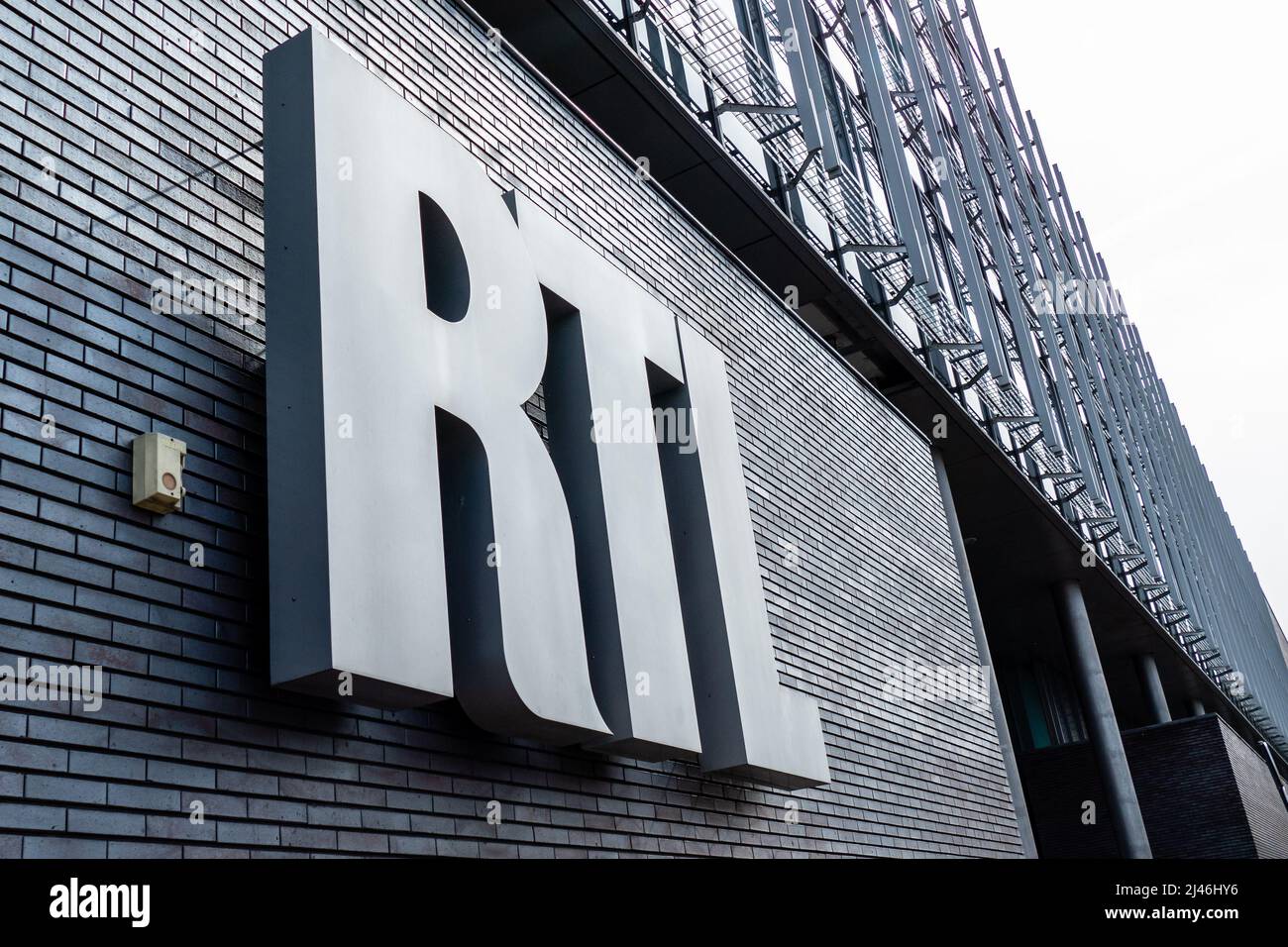 Bruxelles, Belgique, le 12 avril 2022. RTL Belgium est une filiale de DPG Media et du Groupe Rossel qui produit et publie des services de télévision spécifiques Banque D'Images