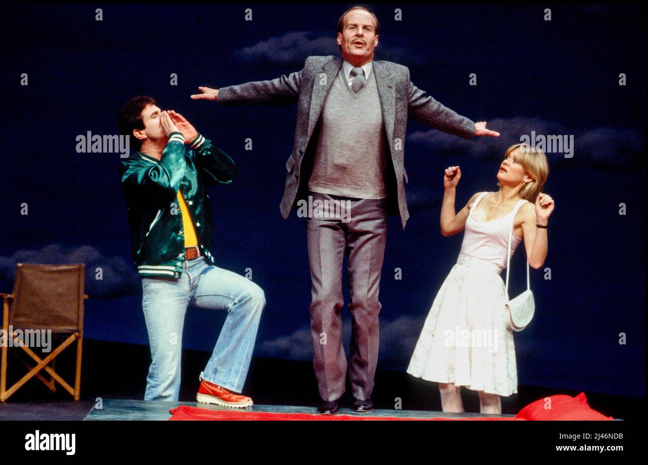 l-r: Michael Melia (Meff), Malcom Mudie (Dust), Judy Geeson (Lizzie) la PROCHAINE FOIS, je VOUS CHANTERAI par James Saunders au Greenwich Theatre, Londres SE10 17/04/1980 design: Bernard Culshaw directeur: Toby Robertson Banque D'Images