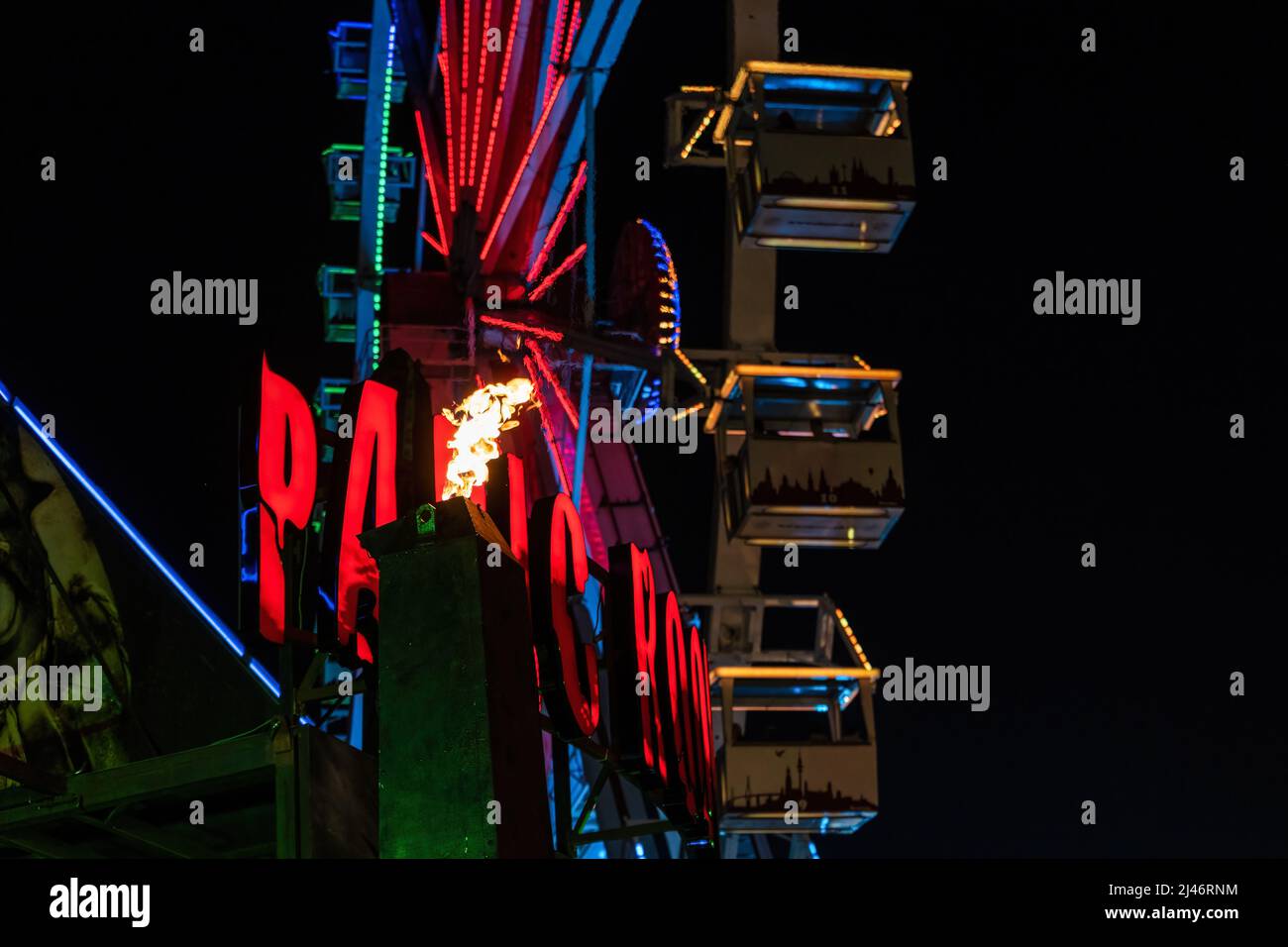 Hambourg, Allemagne, 06 avril 2019 - Hamburger Dom, roue géante et salle de panique. Banque D'Images
