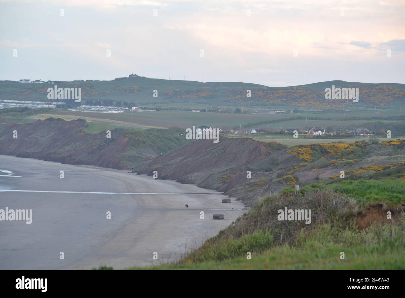 Filey Bay Beach lors D'Une journée calme et paisible - Blue Sky - destination touristique + Holiday Resort dans le North Yorkshire - Royaume-Uni Banque D'Images