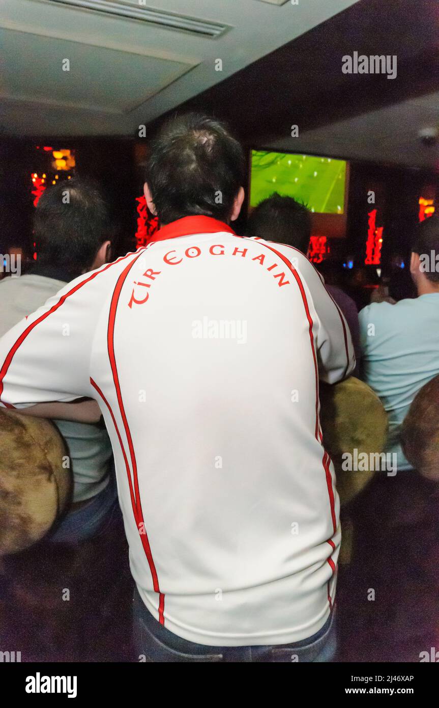 Cookstown, Irlande du Nord. 21st septembre 2008. Les fans de Tyrone se réunissent dans un pub pour assister à la finale de l'Irlande. Tyrone a remporté le match Banque D'Images