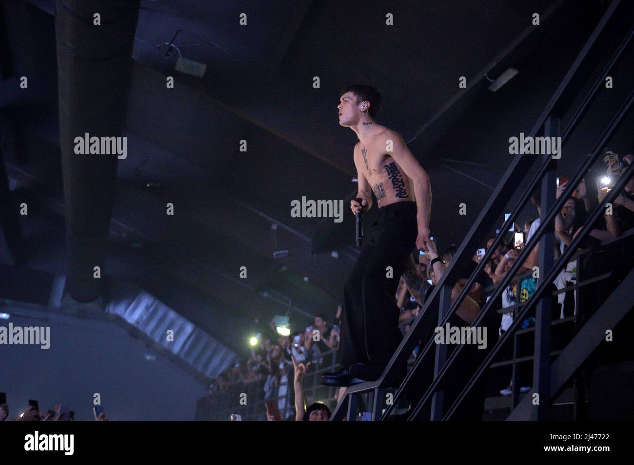 Roma, Italien. 11th avril 2022. Le chanteur italien Blanco (Riccardo Fabbriconi) en concert à l'Atlantico pour Blu Celeste Tour. Rome (Italie), 10th avril 2022 crédit : dpa/Alamy Live News Banque D'Images