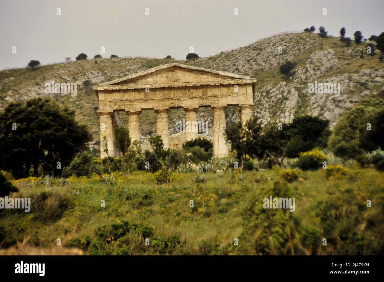 Célèbres vieux monuments en pierre dans les collines, Egypte Banque D'Images