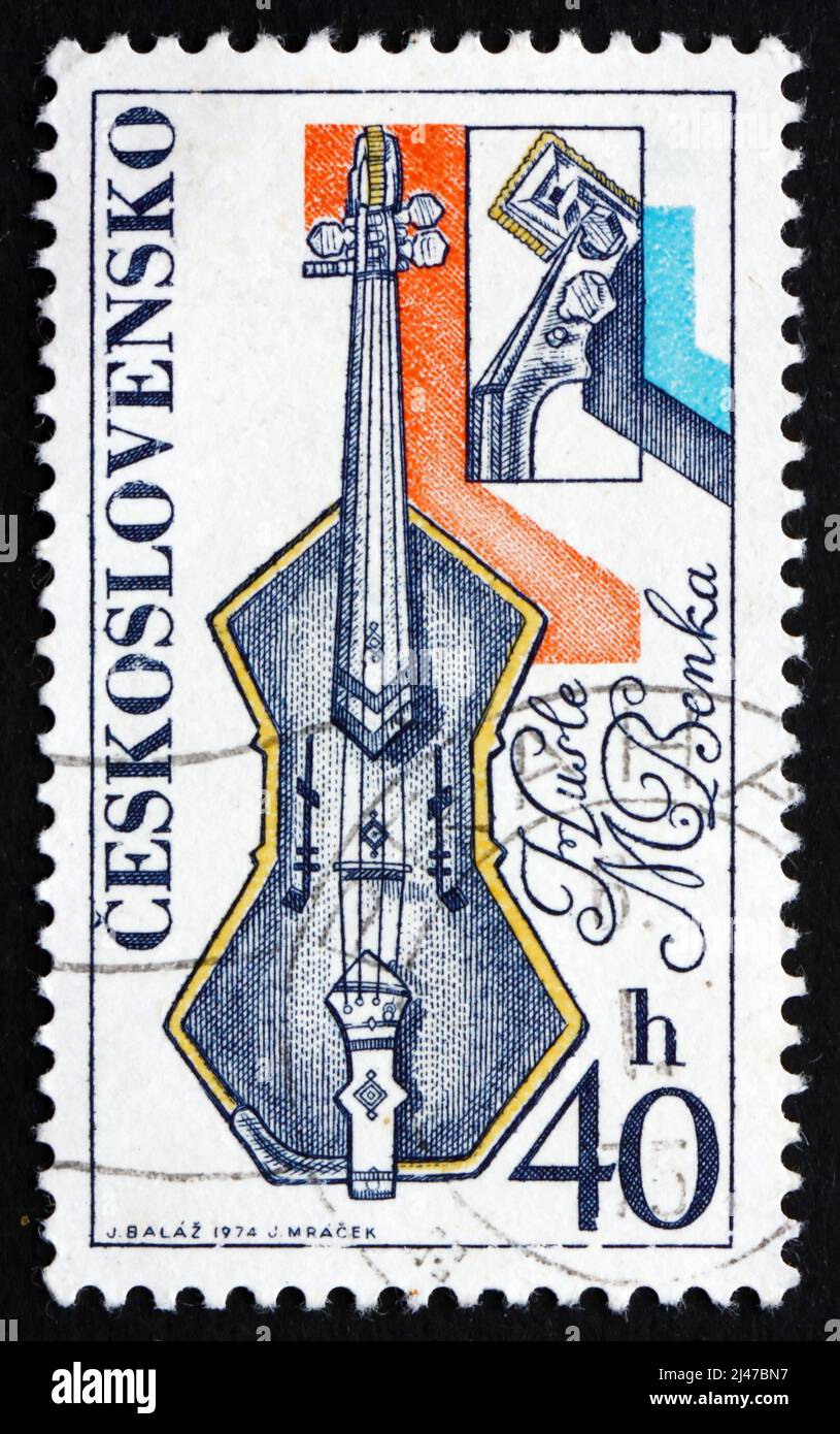 TCHÉCOSLOVAQUIE - VERS 1974: Un timbre imprimé en Tchécoslovaquie montre Violin, par Martin Benka, Prague et Bratislava Music Festivals, vers 1974 Banque D'Images