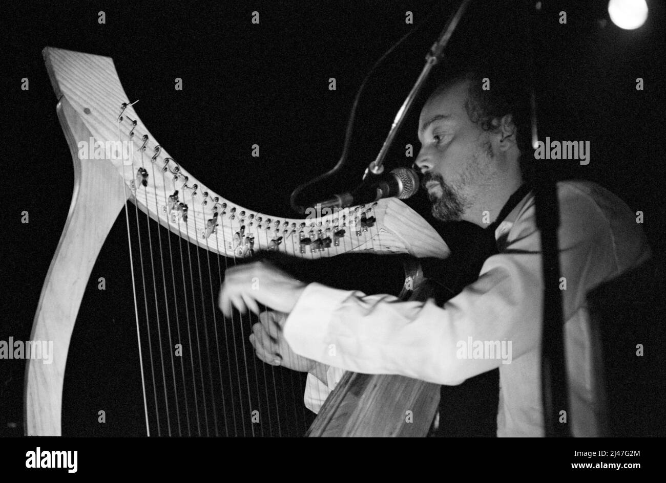Le musicien et chanteur français Alan Stivell se présente au lieu de Londres en 1983. Banque D'Images