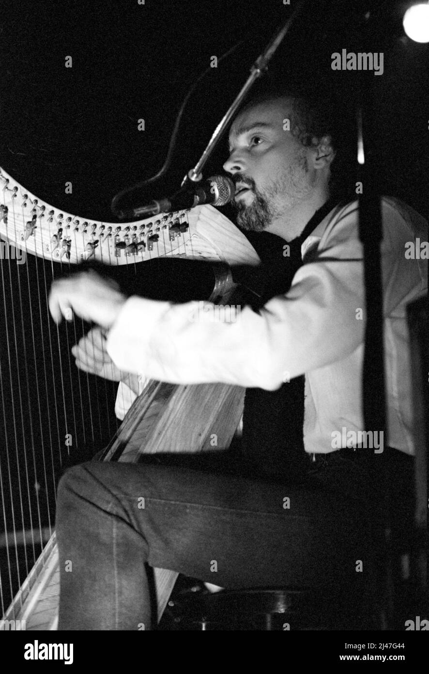 Le musicien et chanteur français Alan Stivell se présente au lieu de Londres en 1983. Banque D'Images