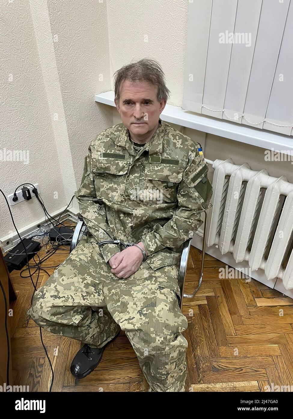 Les services de sécurité spéciaux de l'Ukraine ont échappé au suspect de trahison Viktor Medvedchuk - un politicien ukrainien pro-Kremlin, à la suite d'une « opération spéciale », a annoncé le président Volodymyr Zelenskyy en fin de avril 12. Un point de presse ukrainien a signalé que le député avait été détenu alors qu'il était sur le point de fuir le pays. Banque D'Images