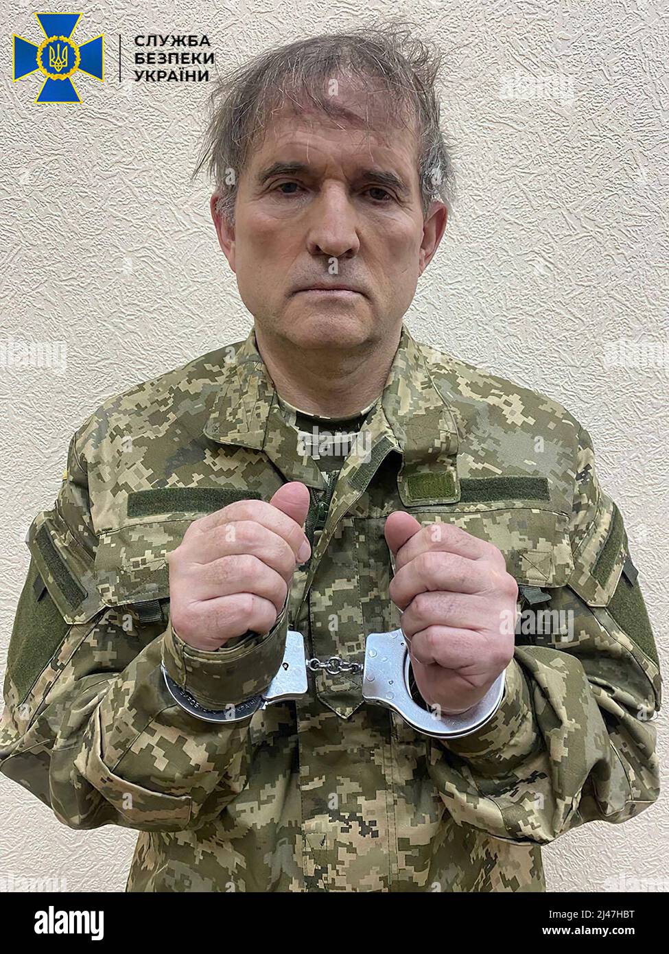 Les services de sécurité spéciaux de l'Ukraine ont échappé au suspect de trahison Viktor Medvedchuk - un politicien ukrainien pro-Kremlin, à la suite d'une « opération spéciale », a annoncé le président Volodymyr Zelenskyy en fin de avril 12. Un point de presse ukrainien a signalé que le député avait été détenu alors qu'il était sur le point de fuir le pays. Banque D'Images