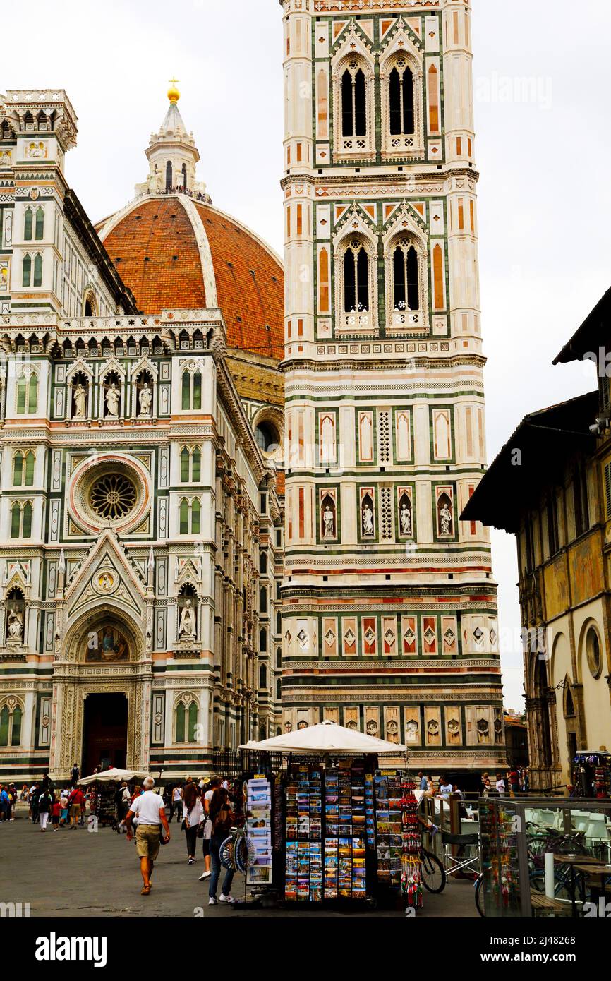 Le duomo et le Campanile sont deux des célèbres bâtiments de la Renaissance dans le centre de Florence Italie Banque D'Images