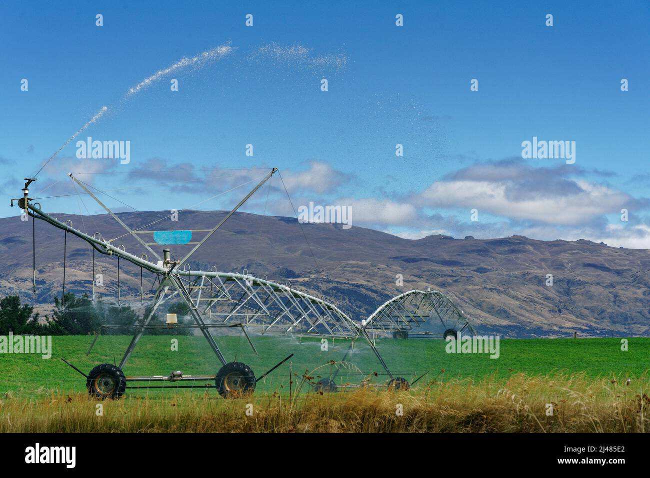 Système d'irrigation à grande échelle sur une ferme laitière, Otago, île du sud, Aotearoa / Nouvelle-Zélande Banque D'Images