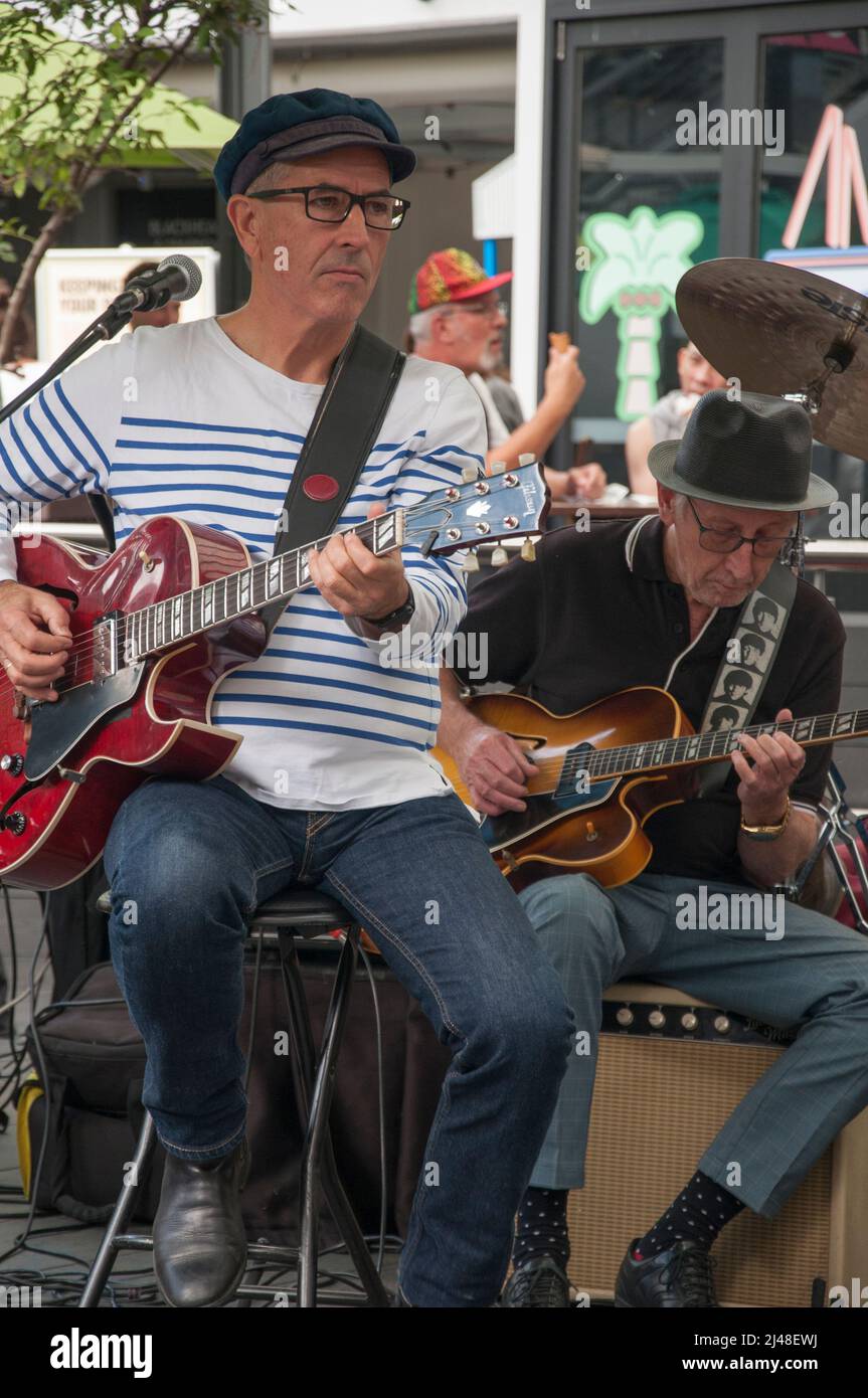 Musiciens de jazz vétérans qui se produisent au Prahran Market, Melbourne, avril 2022 Banque D'Images