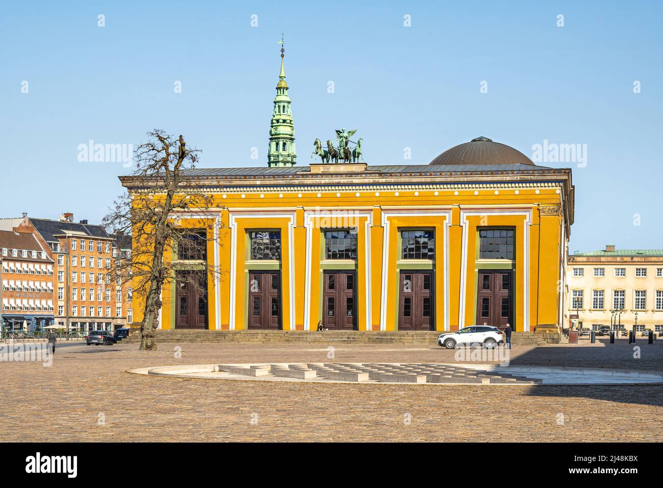 Façade et place en face du musée Thorvaldsen à Copenhague. Slotsholmen, Copenhague, Danemark, Europe Banque D'Images