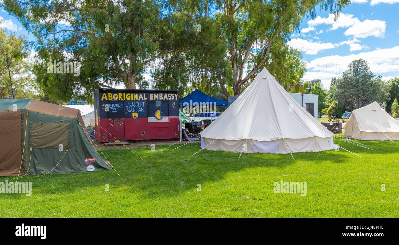 L'ambassade de tente aborigène est un site permanent de protestation et d'occupation à Canberra pour représenter les droits politiques des autochtones australiens. Banque D'Images