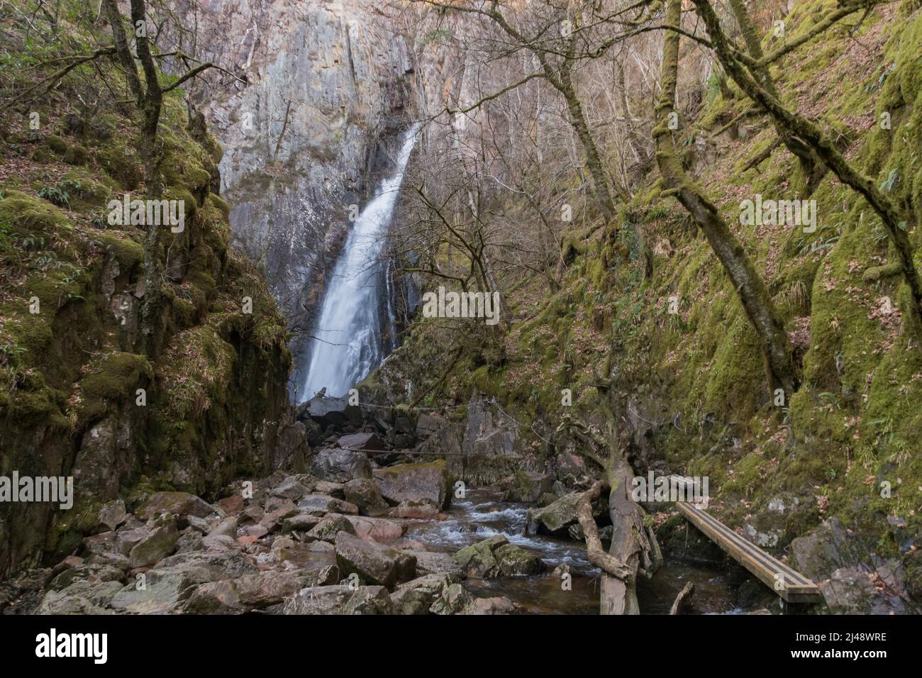 Vue sur Gray Mare's Tail, l'une des chutes d'eau les plus impressionnantes d'Écosse, au Royaume-Uni Banque D'Images