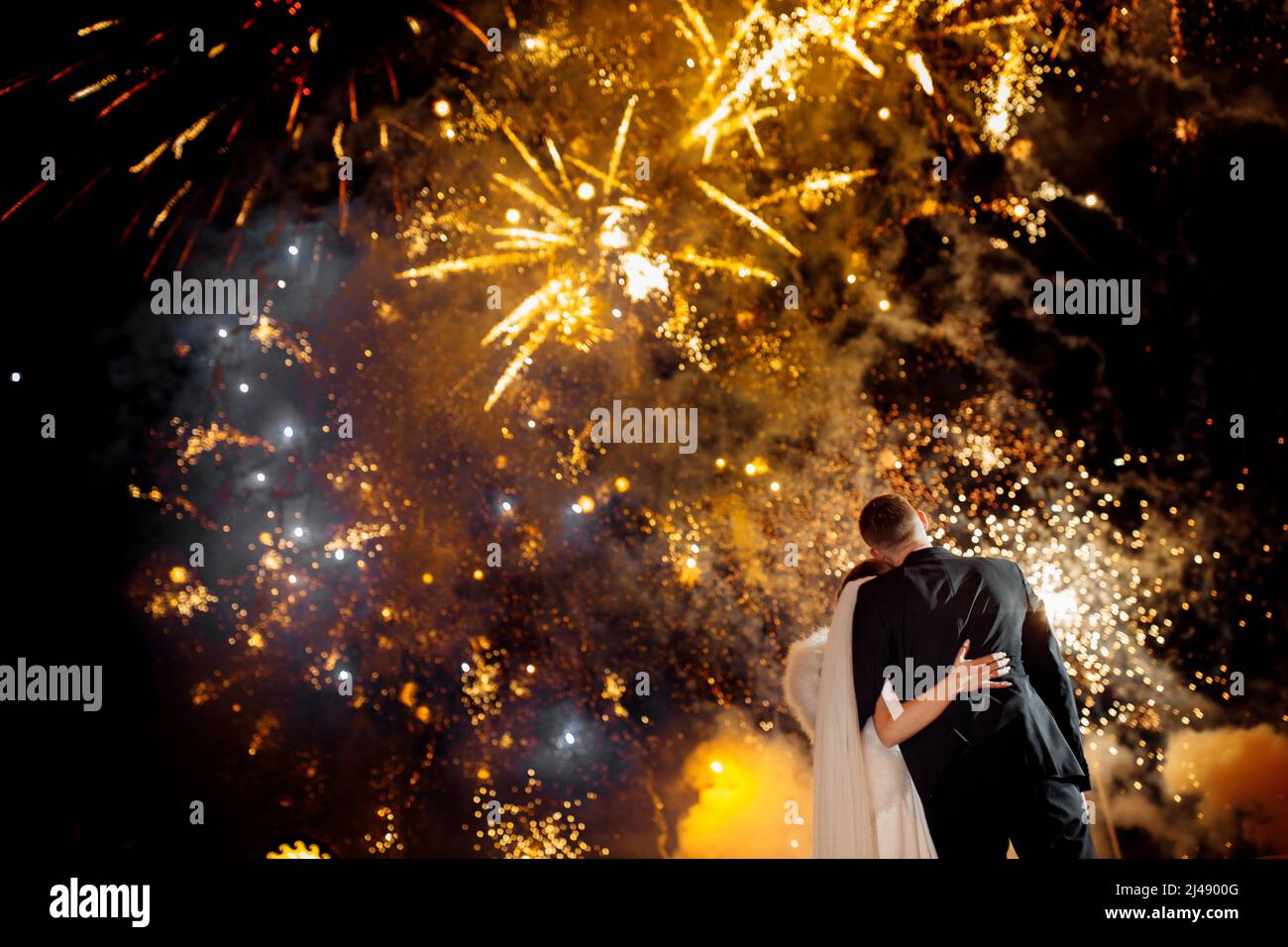 Image libre: la mariée, feux d'artifice, jeune marié, tout juste marié,  nuit, plage, gens, Festival, mariage, amour