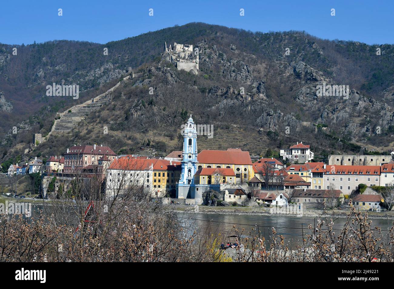 Autriche, ville de Duernstein avec monastère et ruine du château où le roi anglais Richard coeur de Lion a été emprisonné au château de Dürnstein pendant Banque D'Images