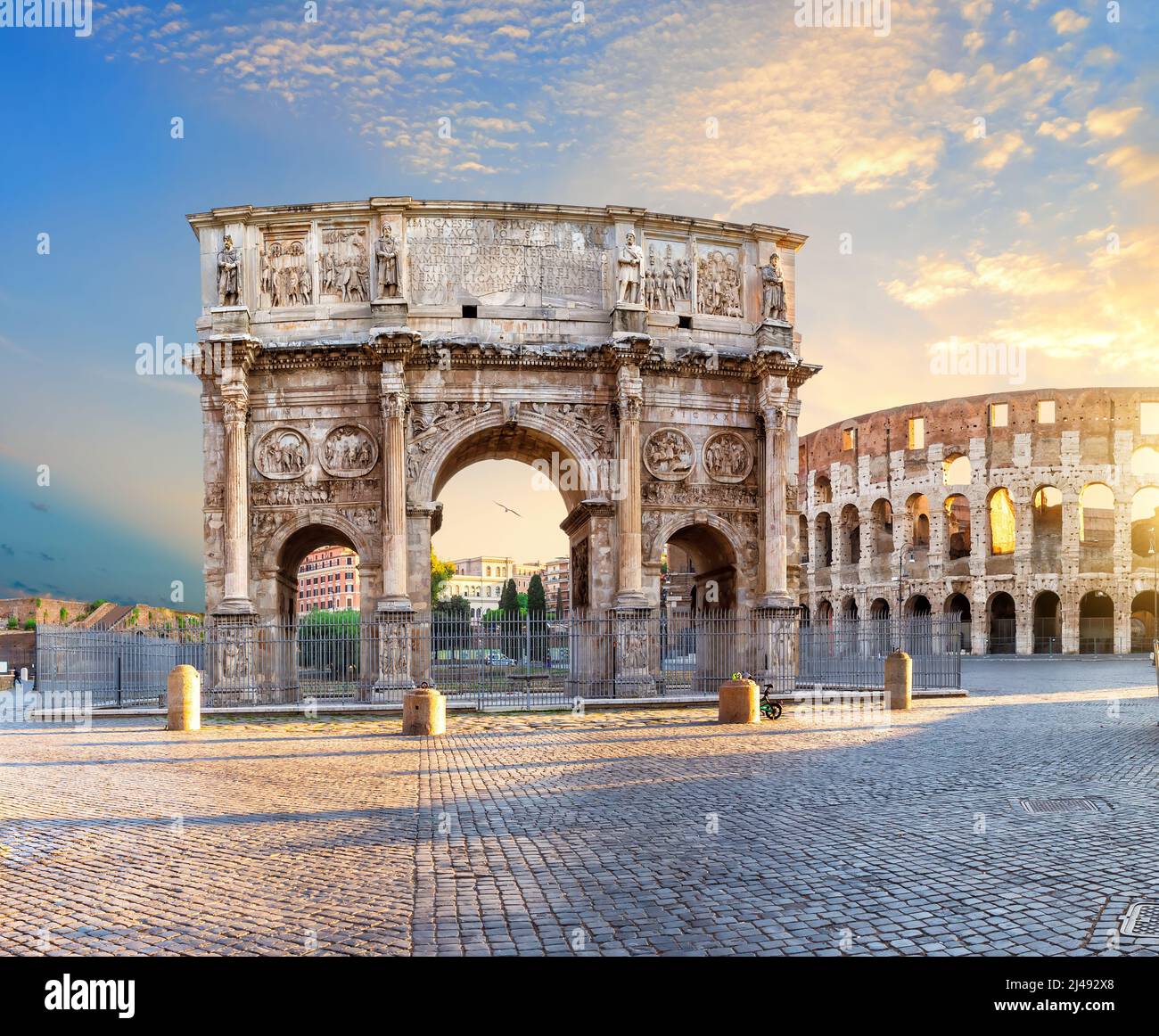 L'Arc de Constantine près du Colisée, célèbre arc triomphal de Rome, Italie Banque D'Images