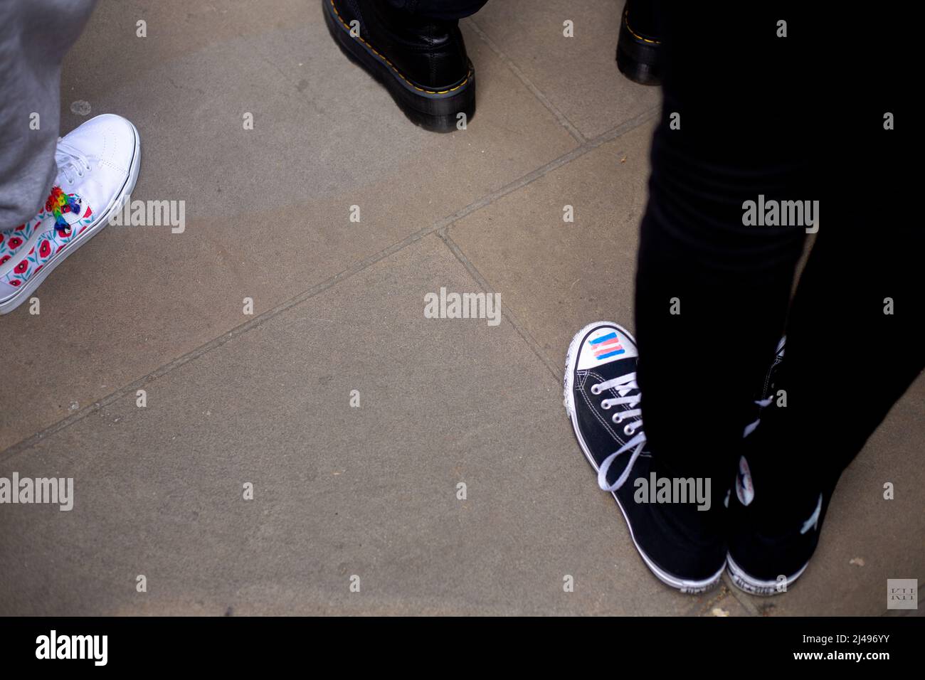 « Interdire la thérapie de conversion pour tous » - la manifestation Trans Rights, Londres, avril 2022 Banque D'Images