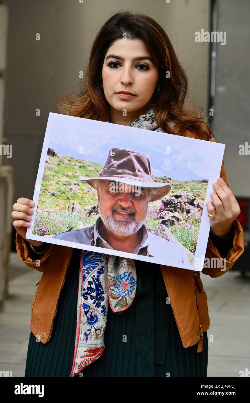 Londres, Royaume-Uni. Roxanne Tahbaz a organisé une manifestation devant le Foreign Office demandant la libération de son père Morah Tahbaz de prison en Iran. Cette manifestation a lieu quatre semaines exactement depuis la libération de Nazanin Zaghari Ratcliffe et Anoosheh Ashoori.Amnesty UK soutient les efforts de la famille Tahbaz et lancera sa campagne « personne laissée derrière » le 13th avril pour appeler le gouvernement britannique à intensifier ses efforts pour obtenir la libération de tous les Britanniques Des ressortissants ont été arbitrairement emprisonnés en Iran. Crédit : michael melia/Alay Live News Banque D'Images