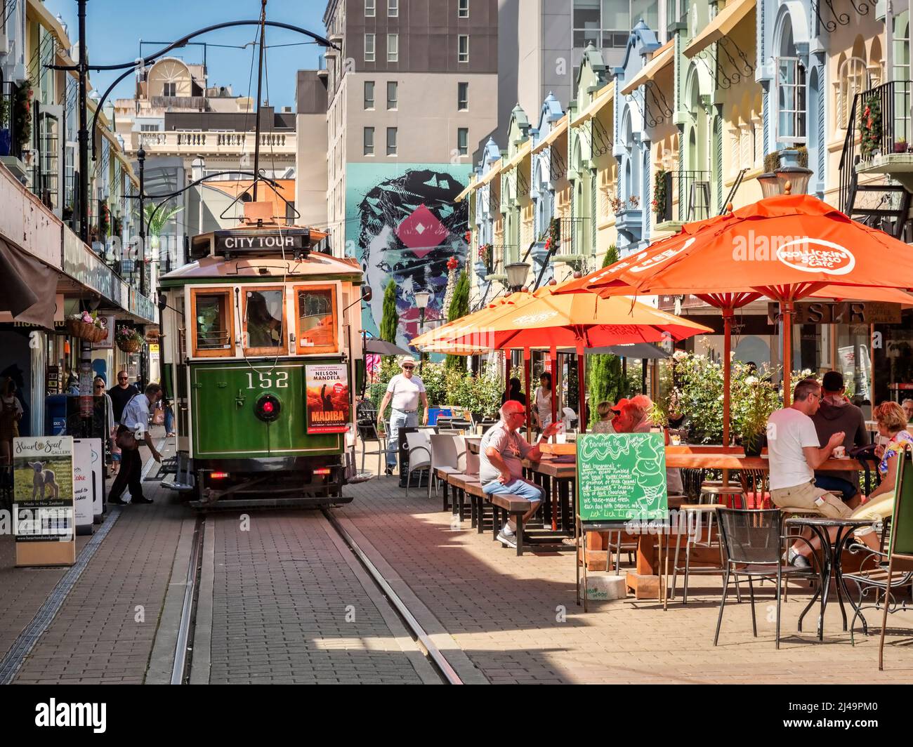 3 janvier 2019: Christchurch, Nouvelle-Zélande - New Regent Street dans le centre de Christchurch, avec des cafés en plein air et des boutiques de spécialités, et le tram... Banque D'Images