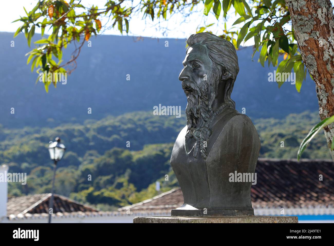 Tiradentes, Minas Gerais, Brésil - 14 juillet 2021 : statue métallique de Tiradentes représentant l'enseigne sur une route publique Banque D'Images
