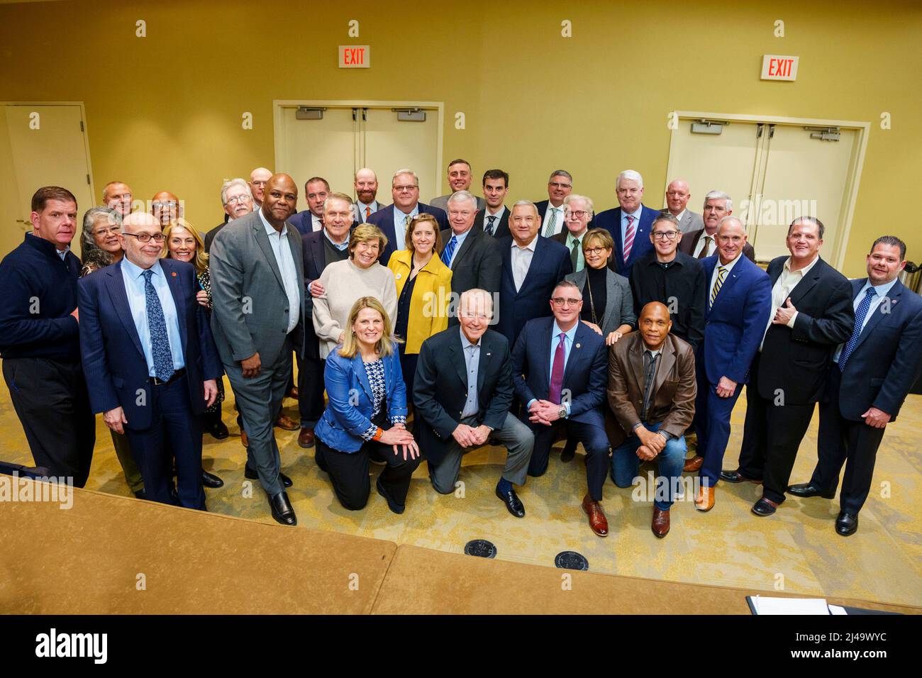 Le président Joe Biden rencontre des membres de la direction syndicale à l'hôtel Dupont à Wilmington, Delaware, le samedi 5 mars 2022. (Photo officielle de la Maison Blanche par Adam Schultz) Banque D'Images