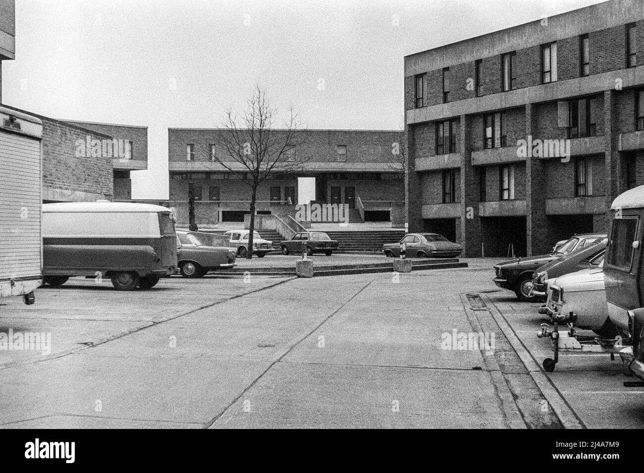 Photographie d'archives de la propriété de logement de Bishopsfield à Harlow New Town. L'image est une acquisition du négatif noir et blanc d'origine pris en 1974 Banque D'Images