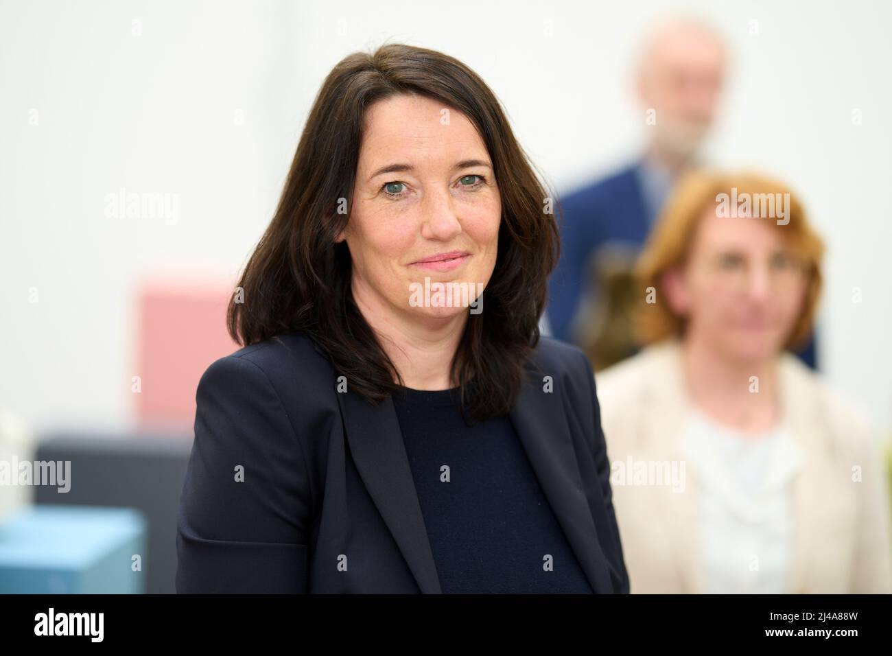 Remagen Rolandseck, Allemagne. 13th avril 2022. Julia Wallner se présente à la presse au musée ARP Remagen-Rolandseck. L'homme de 47 ans prendra la relève en tant que directeur du musée le 15 août. Crédit : Thomas Frey/dpa/Alay Live News Banque D'Images