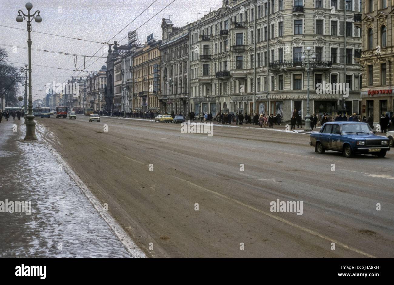 Images des années 1990 de Nevsky Prospect à Leningrad, aujourd'hui Saint-Pétersbourg. Banque D'Images