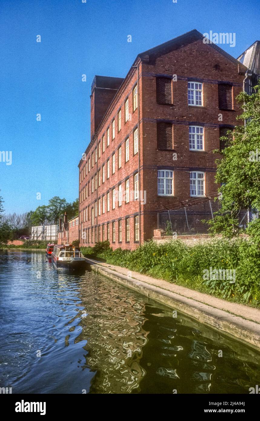 Image d'archive des années 1990 d'Oxford Canal à Banbury. Banque D'Images