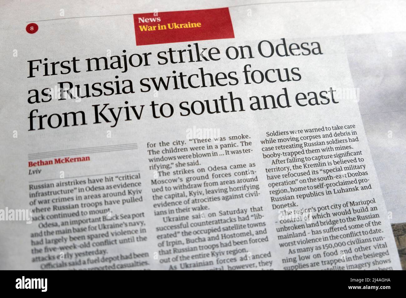 "La première grande grève sur Odesa alors que la Russie change de point de vue de Kiev au sud et à l'est" le journal Guardian titre Ukraine coupure de guerre 3 avril 2022 Royaume-Uni Banque D'Images