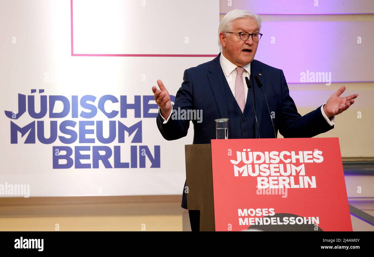 Berlin, Allemagne. 13th avril 2022. Le président allemand Frank-Walter Steinmeier ouvre l'exposition "nous n'avons rêvé que de l'éclaircissement. Crédit de Moses Mendelssohn : Wolfgang Kumm/dpa-Pool/dpa/Alamy Live News Banque D'Images