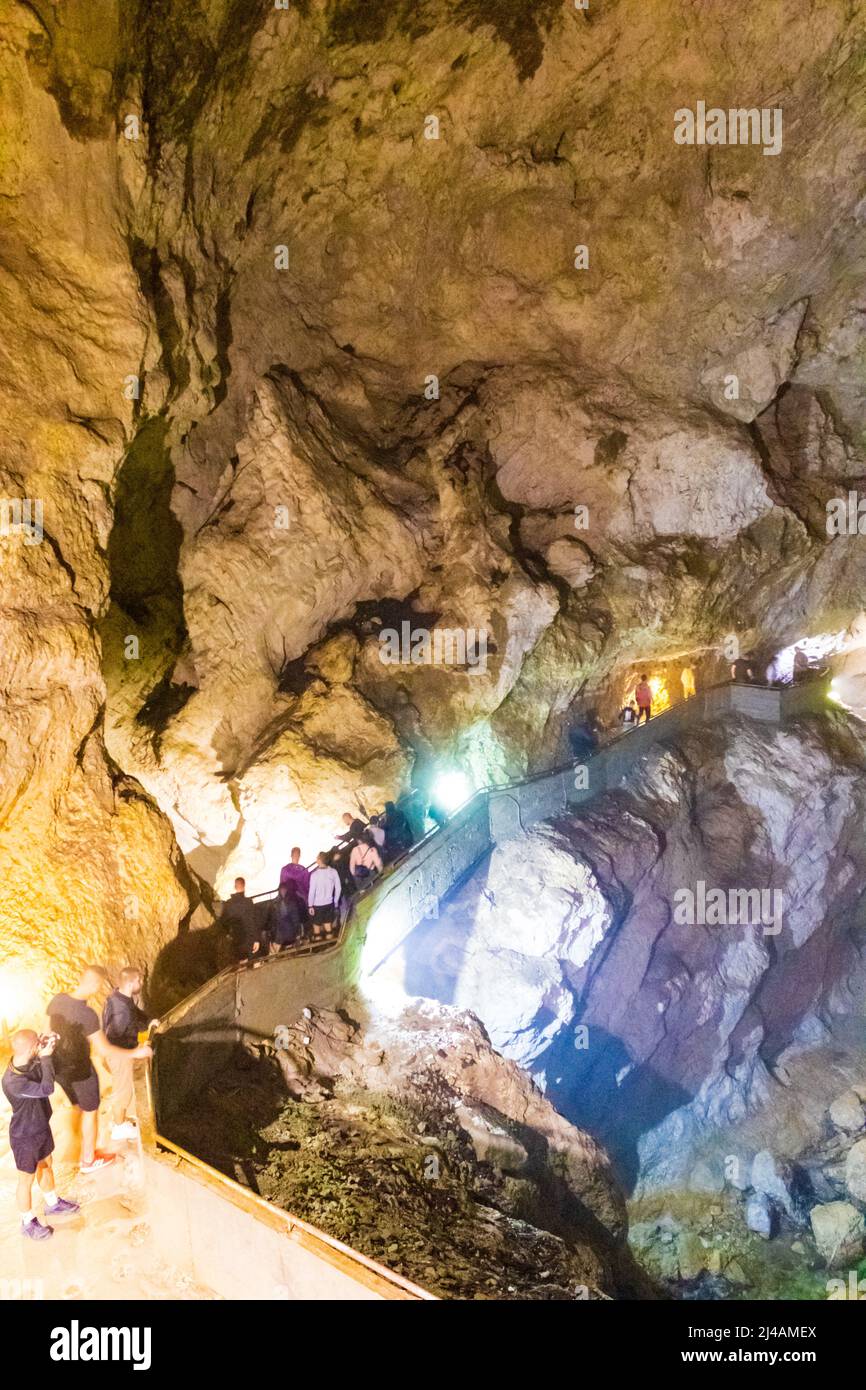 Grotte de gorge du diable-les rochers de 250 m de haut et diaphane des deux côtés de la rivière forment un impressionnant lit rocheux de la rivière qui passe sous terre Banque D'Images