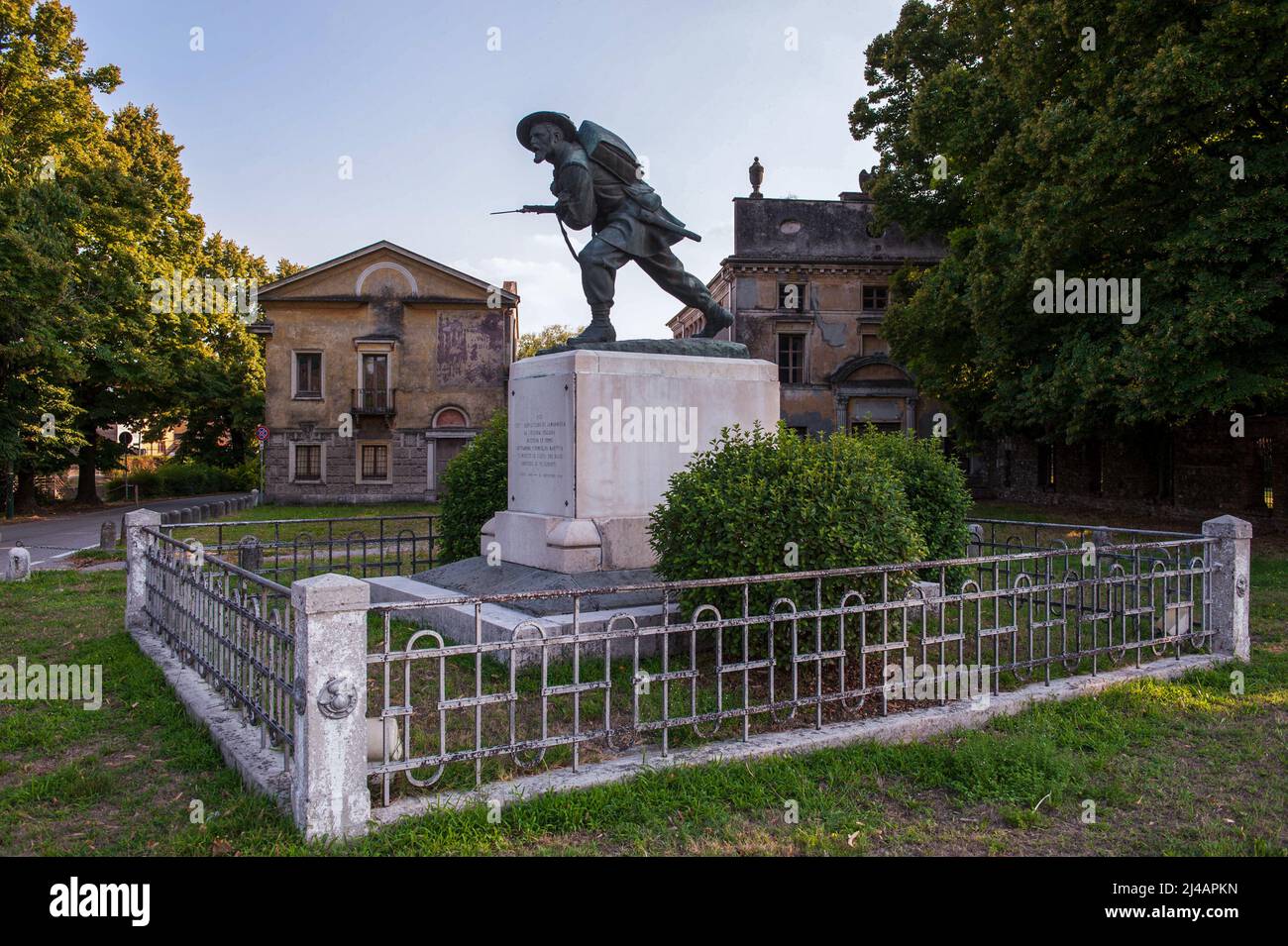 Goito, Italiy 22/08/2015: monumento in memoria della vittoria, contro gli austriaci, dei bersaglieri comandati dal generale la Marmora nell'aprile del 1848. ©Andrea Sabbadini Banque D'Images