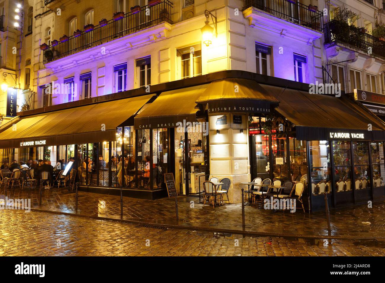 L'Amour vache est un restaurant français traditionnel situé sur le boulevard bonne Nouvelle, près de la porte Saint Denis à Paris. Banque D'Images