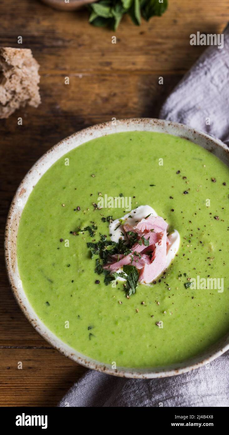 Soupe aux pois et au jambon Banque de photographies et d’images à haute ...