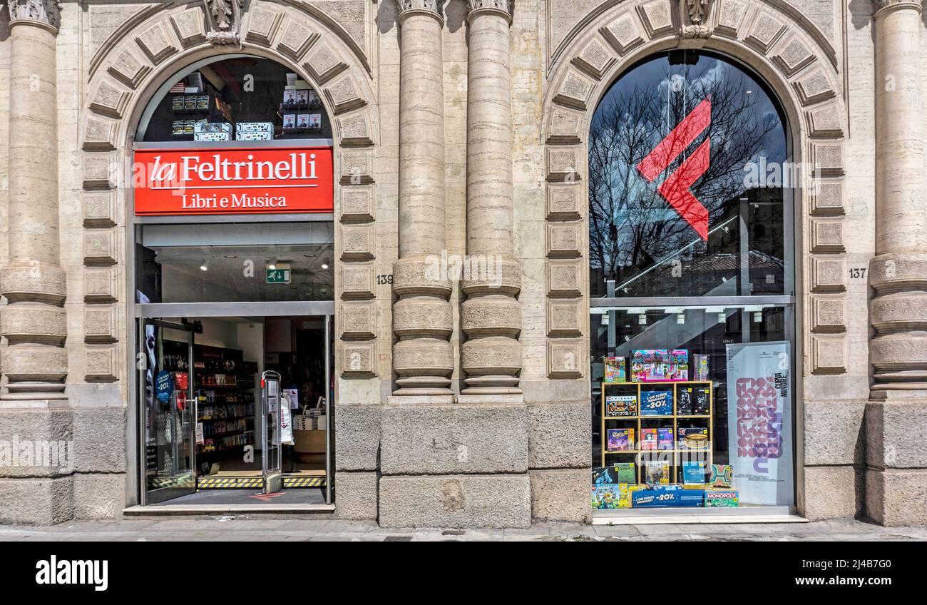 La Feltrinelli, Palerme, Sicile, Italie. Une librairie vendant une large gamme de supports, y compris des dvd et des cd. Banque D'Images