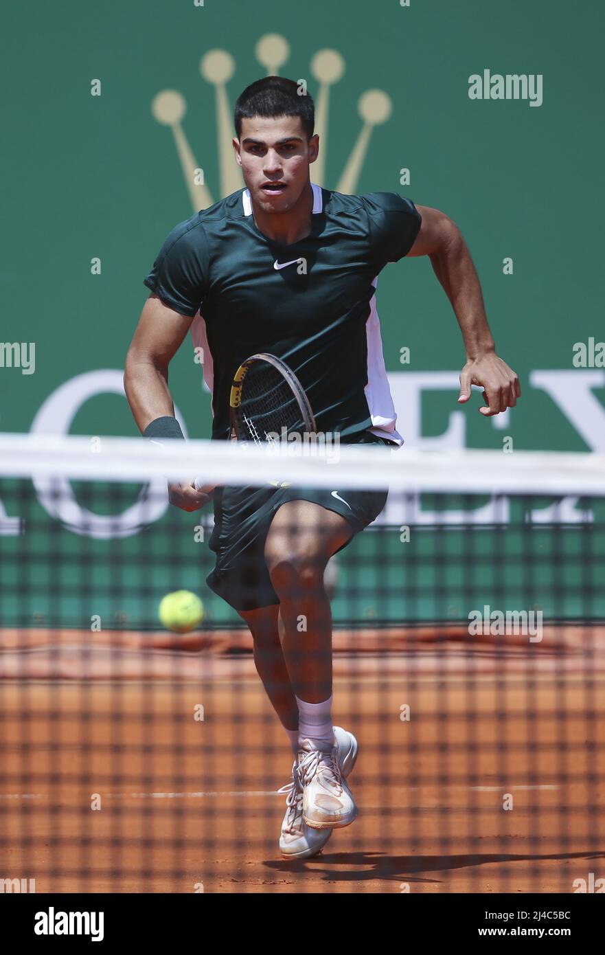 Carlos Alcaraz d'Espagne au cours du jour 4 du Rolex Monte-Carlo Masters  2022, un tournoi ATP Masters 1000 de tennis le 13 avril 2022, tenu au  Monte-Carlo Country Club à Roquebrune-Cap-Martin, France -