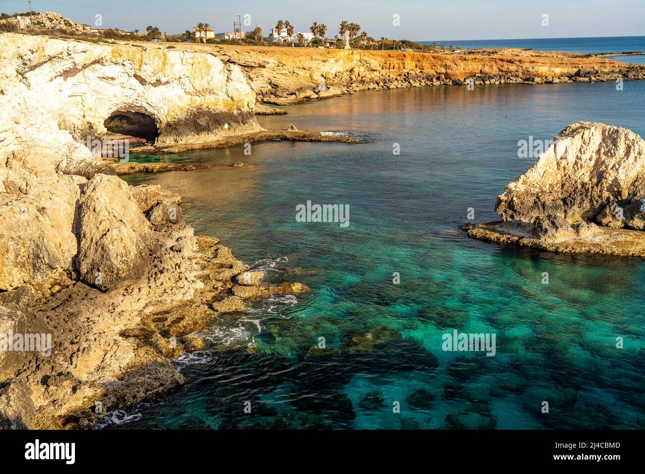 Felsen an der Küste BEI Agia Napa, Zypern, Europa | la côte rocheuse près d'Ayia Napa, Chypre, Europe Banque D'Images