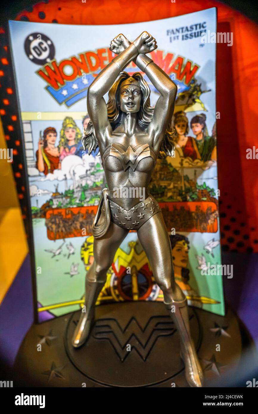Marvel Heroes - figurine Wonder Woman Pewter exposée à Suntec City. Banque D'Images
