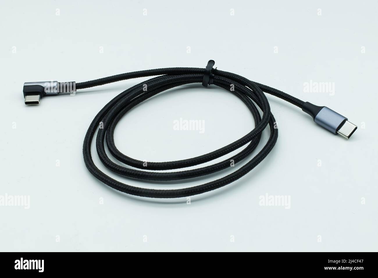Cordon de charge rapide USB-C isolé sur fond blanc Banque D'Images