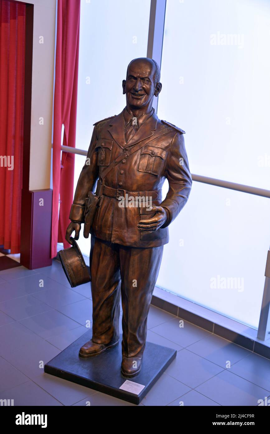 Statue en bronze de Louis de Funès au musée du cinéma de St Tropez Photo Stock Alamy Statue en bronze de Louis de Funès au musée du cinéma de St Tropez Photo Stock Alamy