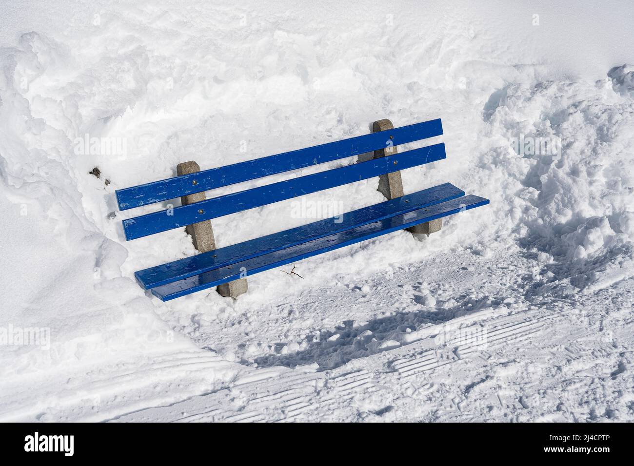 Banc en paysage d'hiver Öschinensee, canton de Berne, Suisse Banque D'Images