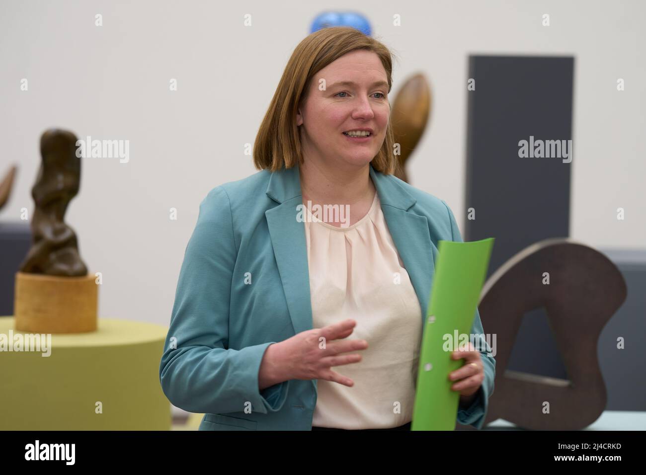 Remagen Rolandseck, Allemagne. 13th avril 2022. Katharina Binz, ministre de la Culture de Rhénanie-Palatinat, s'exprime au Musée ARP Remagen-Rolandseck. Crédit : Thomas Frey/dpa/Alay Live News Banque D'Images