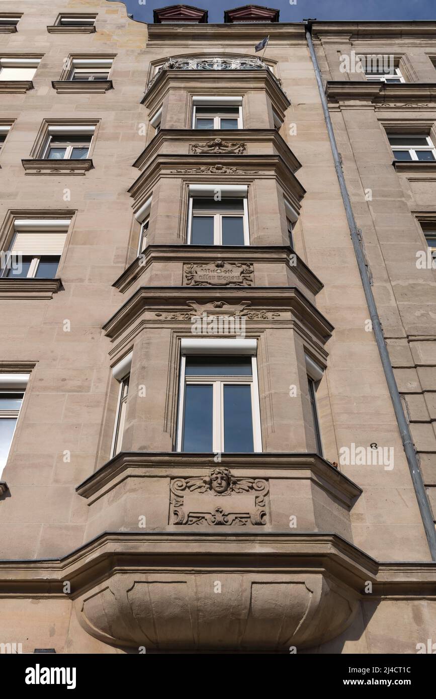 Baie vitrée à plusieurs étages d'une maison de location, construite vers 1890, Nuremberg, moyenne-Franconie, Bavière, Allemagne Banque D'Images