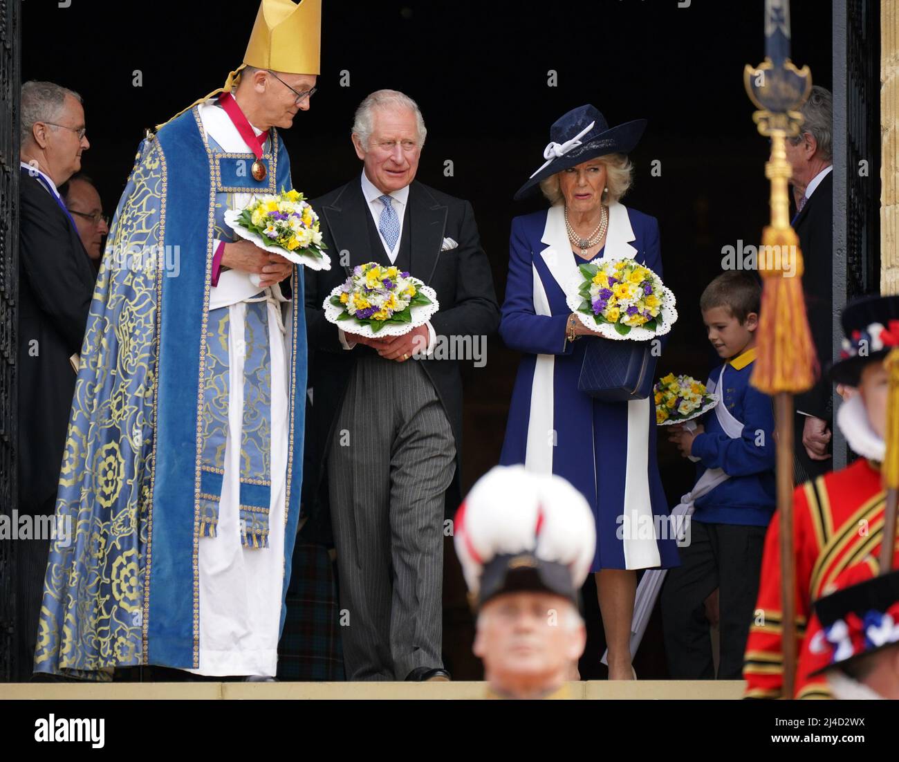 Le Prince de Galles, représentant la Reine et la duchesse de Cornwall, part après le Royal Maundy Service à la chapelle St George, à Windsor. Date de la photo : jeudi 14 avril 2022. Banque D'Images
